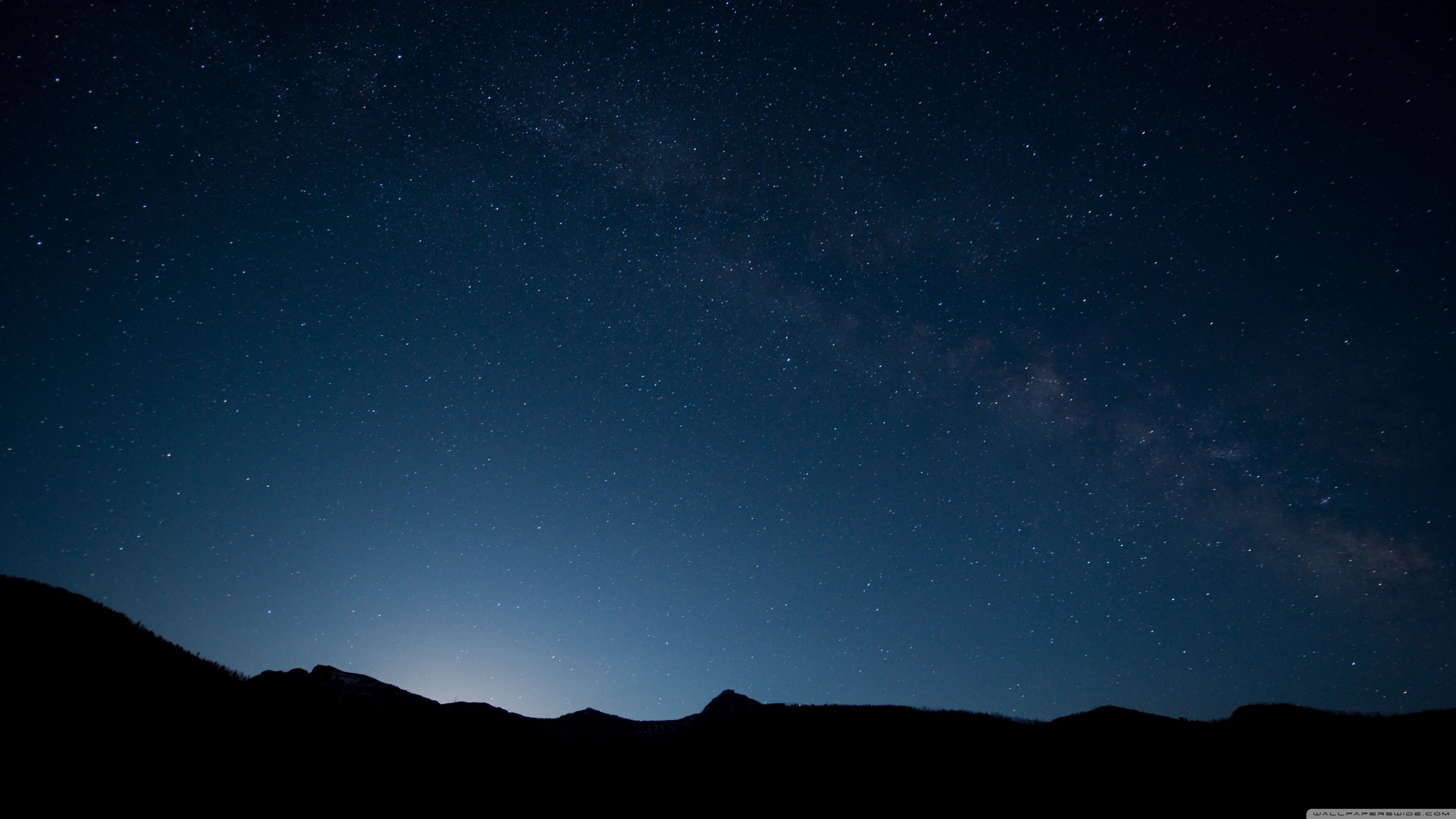 Với hình nền Night Sky Wallpaper 4K, bạn sẽ có thể chiêm ngưỡng ánh sáng của những ngôi sao và các vật thể vũ trụ đẹp nhất trong đêm. Độ sắc nét tuyệt đối của ảnh màu đen và trắng này sẽ tạo ra một bầu không khí yên tĩnh và lãng mạn cho bất cứ ai.